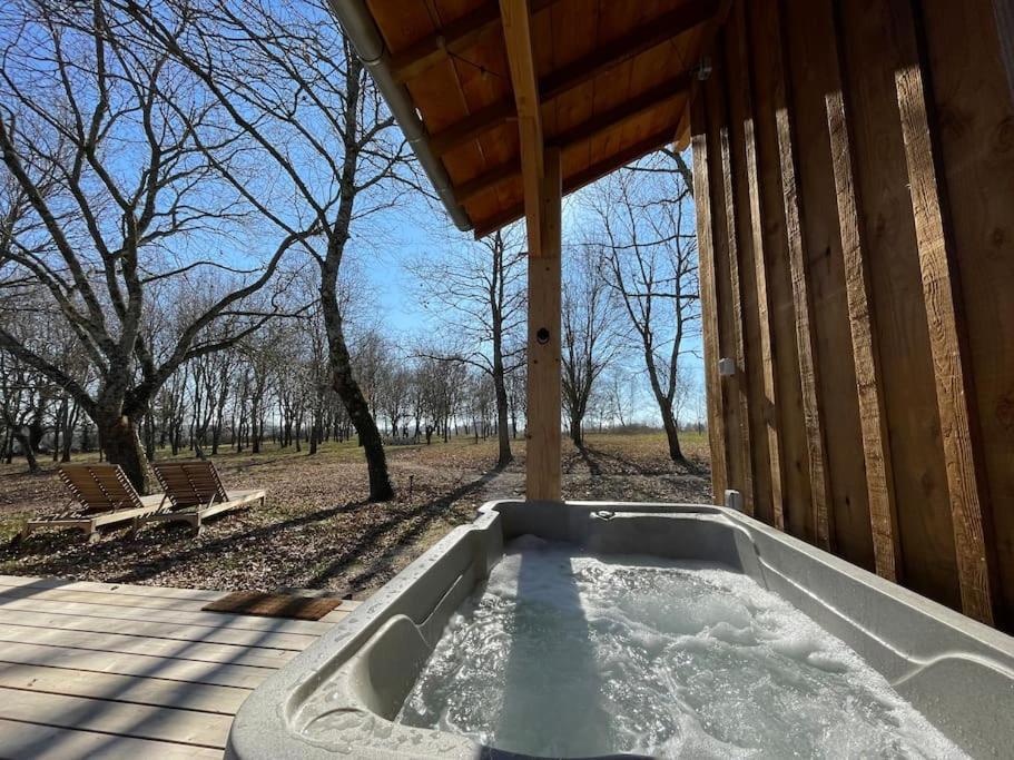 Dome Insolite Lichen Jacuzzi Et Petits-Dejeuners Inclus Gondrin ภายนอก รูปภาพ