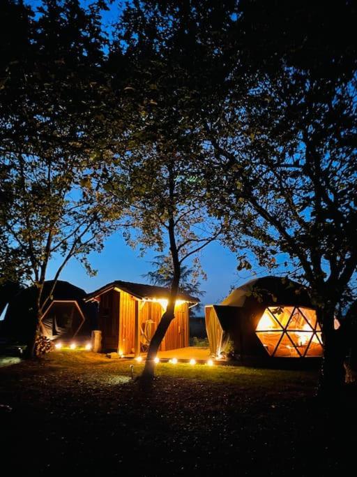 Dome Insolite Lichen Jacuzzi Et Petits-Dejeuners Inclus Gondrin ภายนอก รูปภาพ