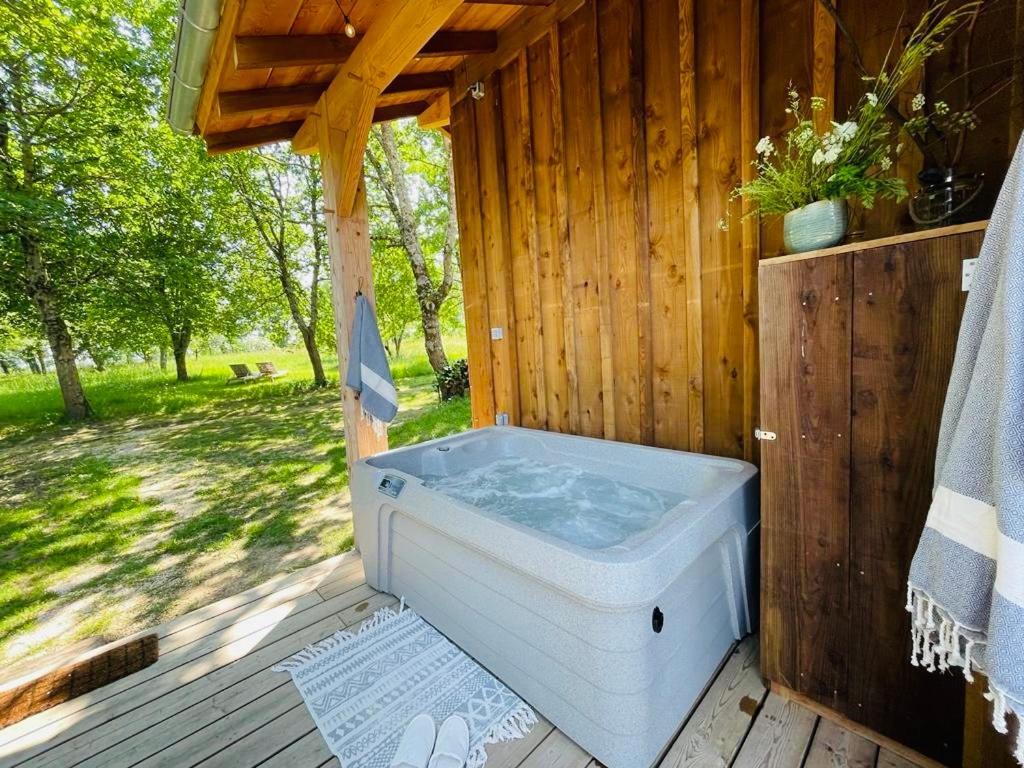 Dome Insolite Lichen Jacuzzi Et Petits-Dejeuners Inclus Gondrin ภายนอก รูปภาพ